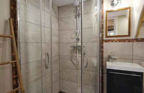 Maison historique du 15ème siècle avec jardin à La Carneille - FR-1-497-135 - Foto 3