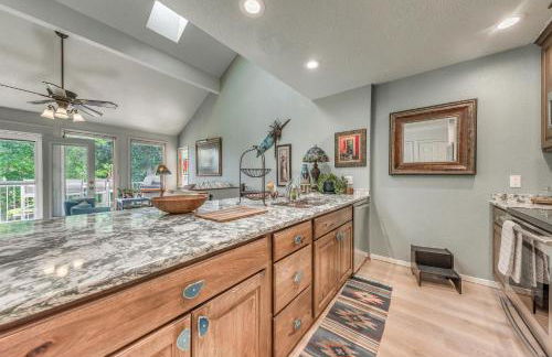 Cloudcroft Townhome on Golf Course with Deck! - Foto 10