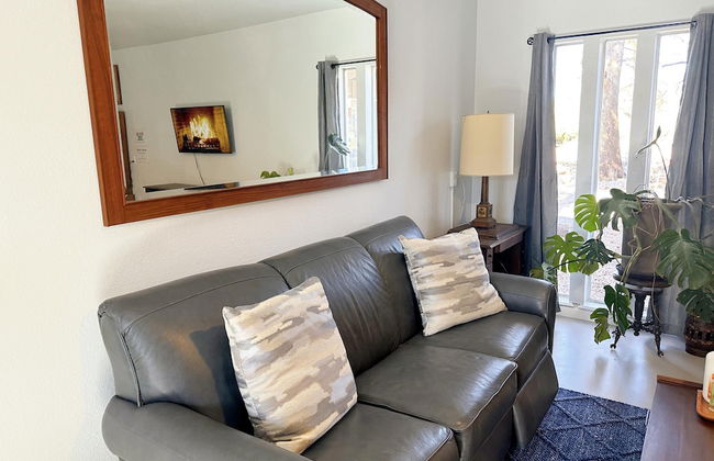 Bright Trendy Studio 9min to Asia District - Photo 10