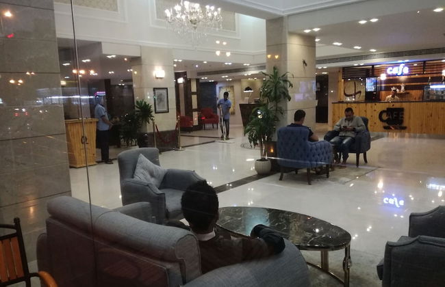 Remaz Hotel & Suite - Photo 18