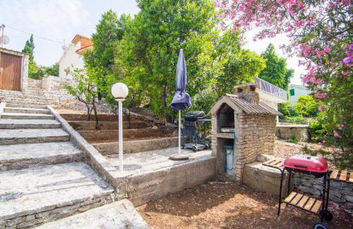 Beach House Splitska - Photo 11