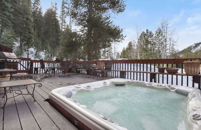 Wulf's Lodge at Olympic Valley Unwind in Hot Tub! - Photo 32