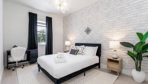 Classy 2BR-2BA Oasis Beach Pool Parking EV Station - Foto 3