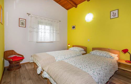 Villa Vrt, a private and fully fenced forest retreat - Photo 10