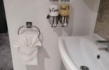 Hidden Treasure-Netflix and Wi-Fi-Basement flat - Foto 41