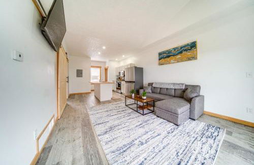 Balcony and Golf Course View Quiet Erie Getaway - Foto 1