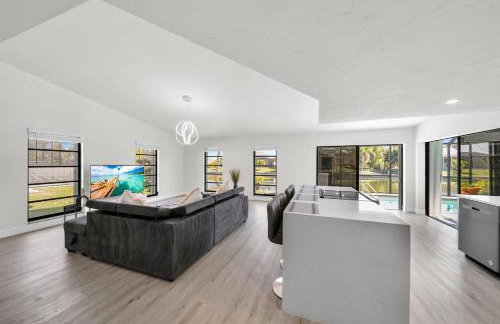 Waterfront Escape with Wild Owl Charm, Heated Pool & Pet-Friendly - Foto 4