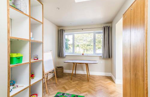 Stylish and fresh 4 bed beach house with garden - Pass the Keys - Foto 33