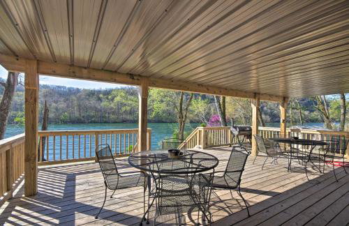 Expansive Cotter Cabin on White River with Deck! - Foto 2
