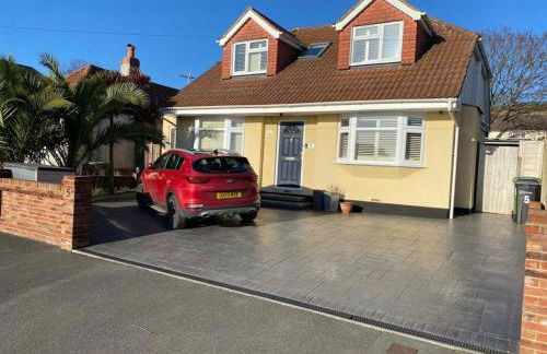 Air Maison - Detached Chalet Bungalow - Photo 1