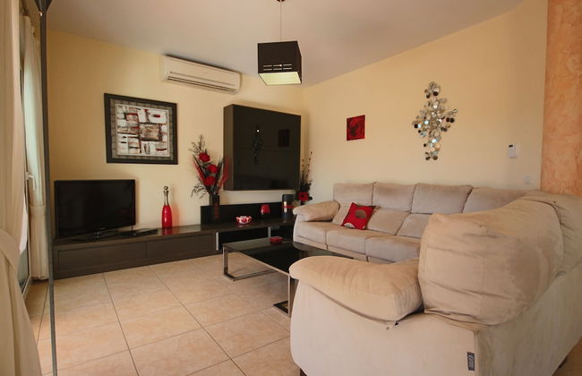 Sunny 3BR Villa w/ Endless Views & Heated Pool - Walk to Beach & Dining - Foto 15