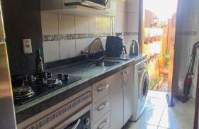 Casa com Piscina e Jardim, Próxima da Praia Brava - Foto 12