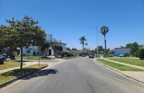 Westside Retreat w Yard, Grill, Hot Tub, Near Sofi Stadium, LAX, and the Beach - Foto 32