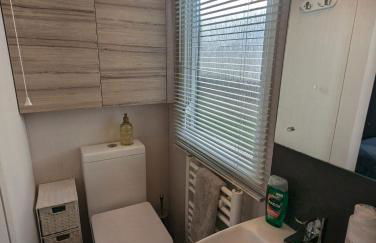 Pet friendly Holiday Home located at 5 Star award winning Shorefield Country Park - within walking distance to Milford on sea Beach - Photo 11