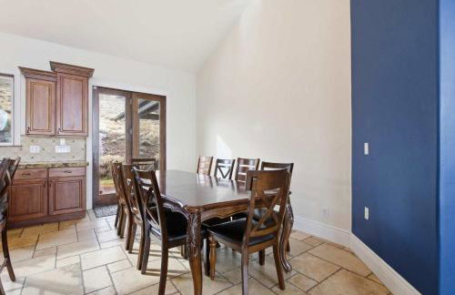 Private Family Home with Hot Tub - Foto 12