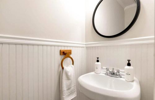 4BR Cozy Family Retreat Near Mall of GA, Near Lake Lanier - Sleeps 10 - Foto 55