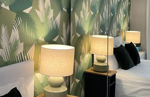 Urban Jungle apt - Self Check-in, Metro, Train - Foto 18