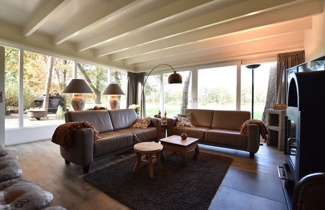 Alluring Holiday Home in Reutum-Weerselo with Hot Tub - Foto 10