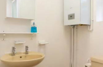 7 Bedroom Home - Contractor Stays - Reading Central - Photo 18