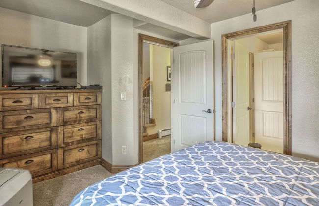 2brdowntown Occmountain Views & Grill - Photo 6