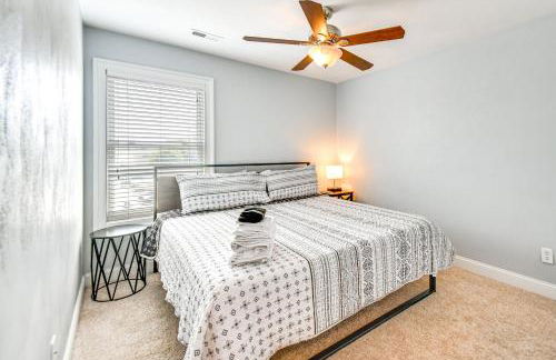 Walk to Public Beach Access Norfolk Family Home - Foto 17