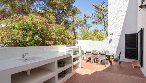 Moradia Tradicional no centro a 100m da Praia - Foto 2