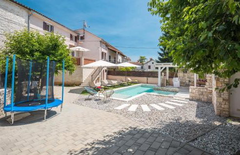 Cozy Home In Peresiji - Foto 13