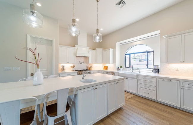 Vanderpump Rules Lake Havasu Luxury Villa w Pool - Photo 4