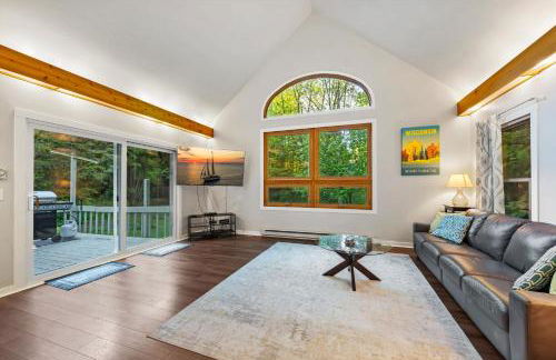 Scandia - Hot Tub, Arcade, Dog-Friendly, and Walk to Marina! - Foto 7