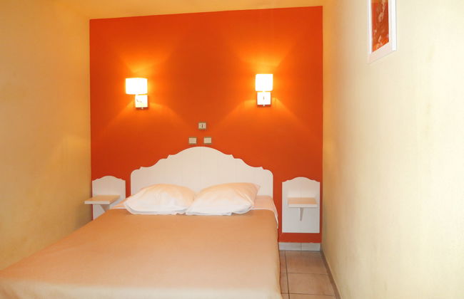 4 bedroom House in Saint-Cyprien with swimming pool and terrace - Photo 10