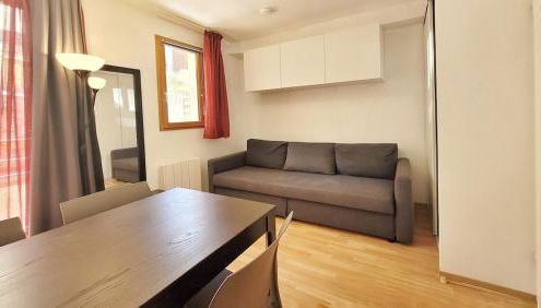 Studio tout équipé, piscine chauffée, départ skis aux pieds - Foto 2