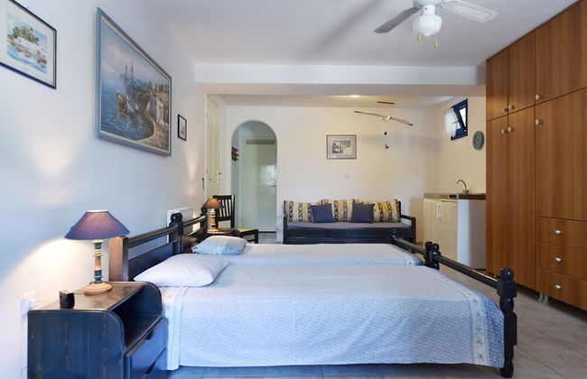 Sophia Villa Paros - Beachfront Villa at Lolantonis - Photo 5