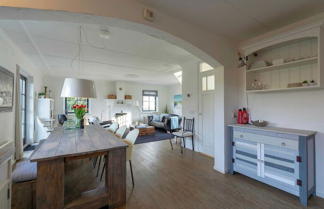 Villa w/ Electric Charging & Parking - Foto 15