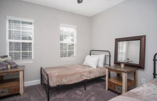 Beautiful 4 Bedroom House Near Downtown Columbus with Garage Parking and Backyard - Foto 22