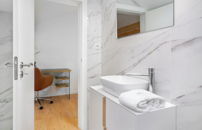 C314 Riverside View Premium Apartment w/ AC & Terrace - Foto 27