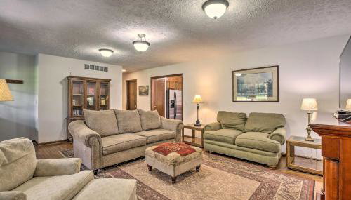 Quiet Home with Fire Pit - 1 Mi to Downtown Acworth! - Foto 4