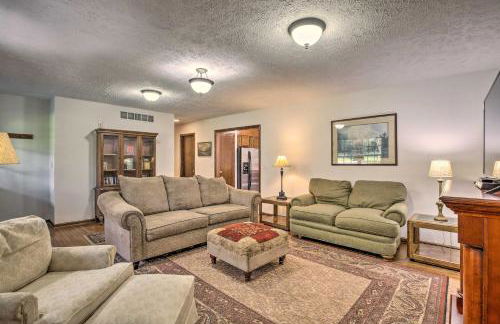Quiet Home with Fire Pit - 1 Mi to Downtown Acworth! - Foto 4