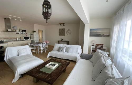 MY OCEAN HOME !!! Breathtaking location, Steps to the ocean, Spacious sea view, Fully Equipped and Well-Furnished with Private Entrance and High-Speed Fiber Optic Internet - Photo 40