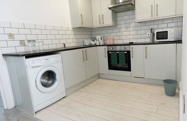 City Centre Modern 4 Person Apartment - Foto 5