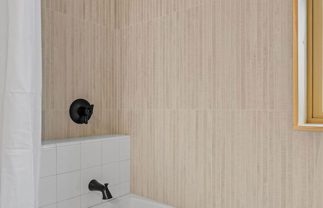 Ski Cabin w Hot Tub Gas Fireplace Near Cranmore - Photo 36