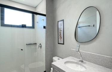 Flat Espaçoso com Uma Bela Vista e 2 Quartos - Foto 27