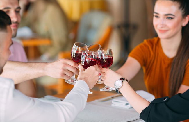 Degustação de vinhos italianos no terraço panorâmico em Bolonha - Foto 3