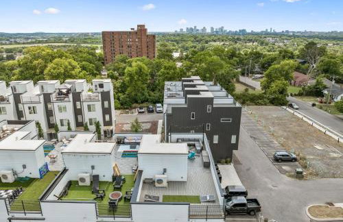 Nashville Townhouse with Rooftop & Modern Comfort - Foto 69