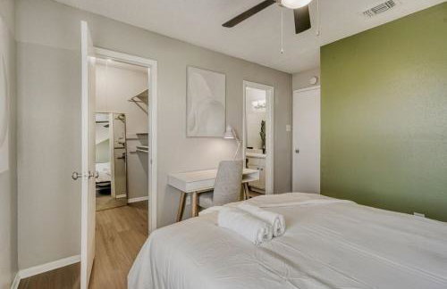 Urban Chic Getaway 2B - Sleeps 6 - Pool Prkg, WD - Foto 3