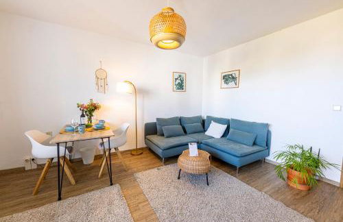 Große Wohnung mit Balkon, Waschmaschine und Smart TV - Foto 2