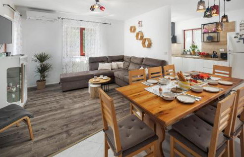 Lovely Home In Tinjan - Photo 30