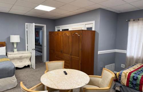 Stylish Remodeled 23 Large beds Near Elvis Presley - Foto 71