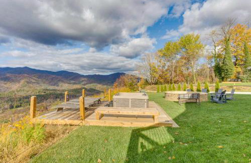 Blue Ridge Mountain-View Cabin with Hot Tub and Deck! - Foto 32