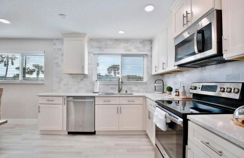 ZEN BEACH RETREAT - OCEAN VIEW TOWNHOUSE -No Drive Beach - Foto 68