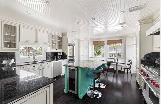 Luxe Villa Near Beach, Pool + Hottub, Chef's Kitchen Woodward Way by Avantstay - Foto 10